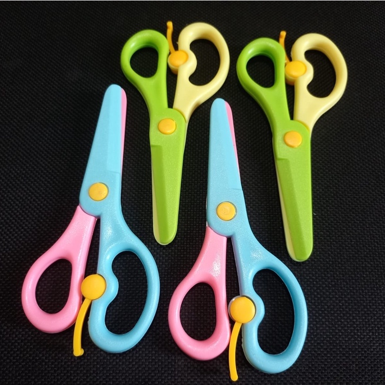 Gunting anak pegangan plastik dengan pengaman / safety scissors / gunting sekolah plastik aman untuk anak ujung tumpul / mainan edukasi