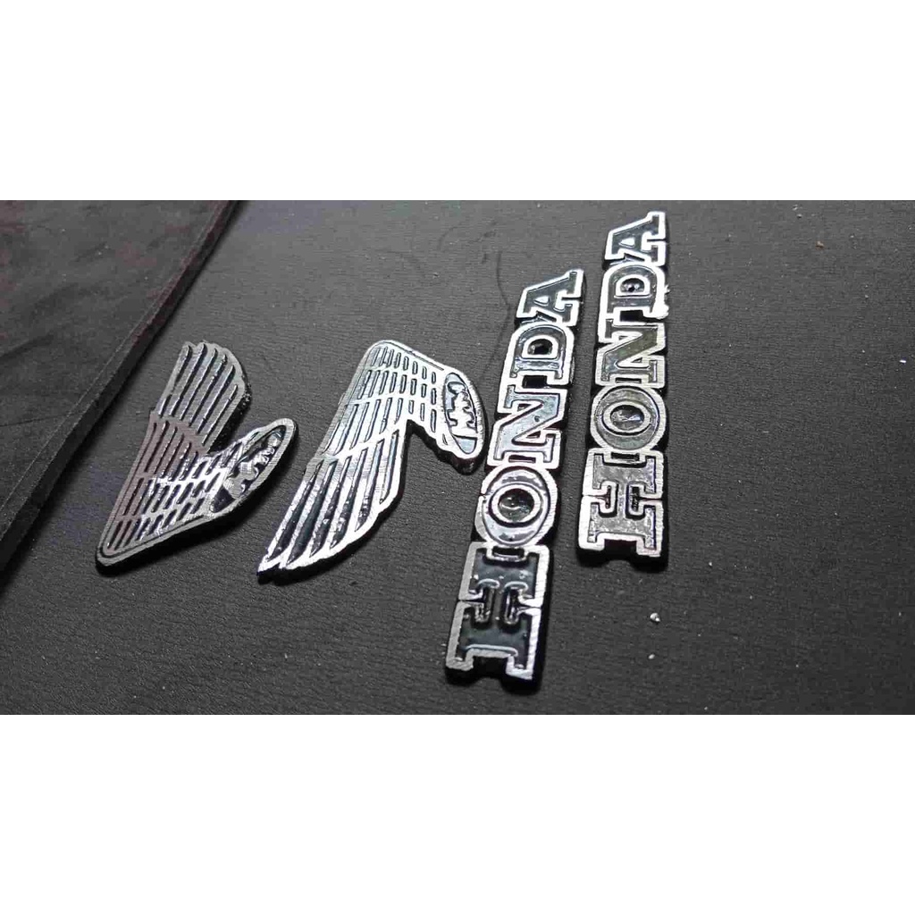 emblem Tangki cb100 1set emblem tangki cb100 galatik emblem tangki gelatik cb100 (LOKAL HITAM)