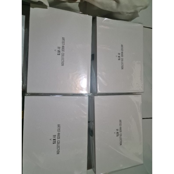 [READY STOCK] MERCH BY BTS TAEHYUNG V BROOCH