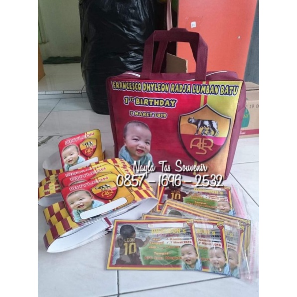 

CUSTOM tas souvenir ultah model resleting Uk 30x25x10 cm