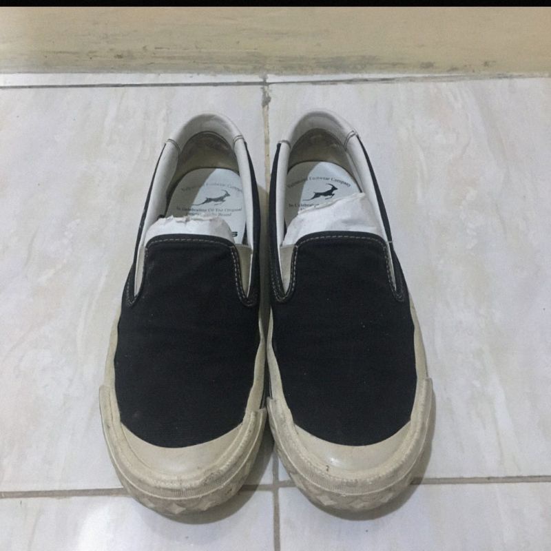 Compass Retrograde Slip On Size 40