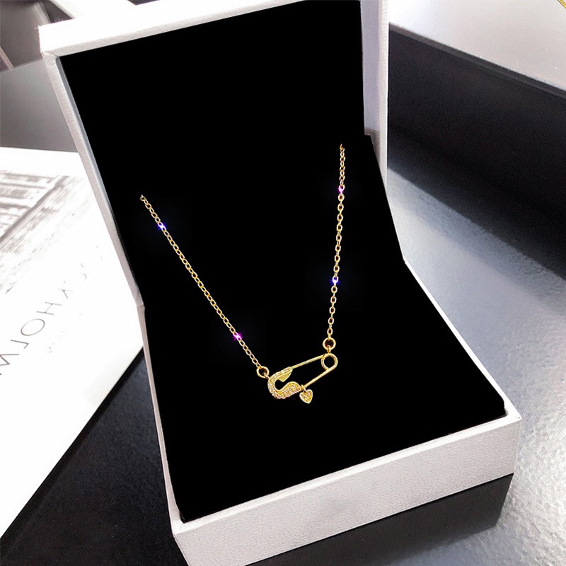 Kalung Choker Bahan Titanium steel Dengan Liontin Pin Zirkon Untuk Wanita