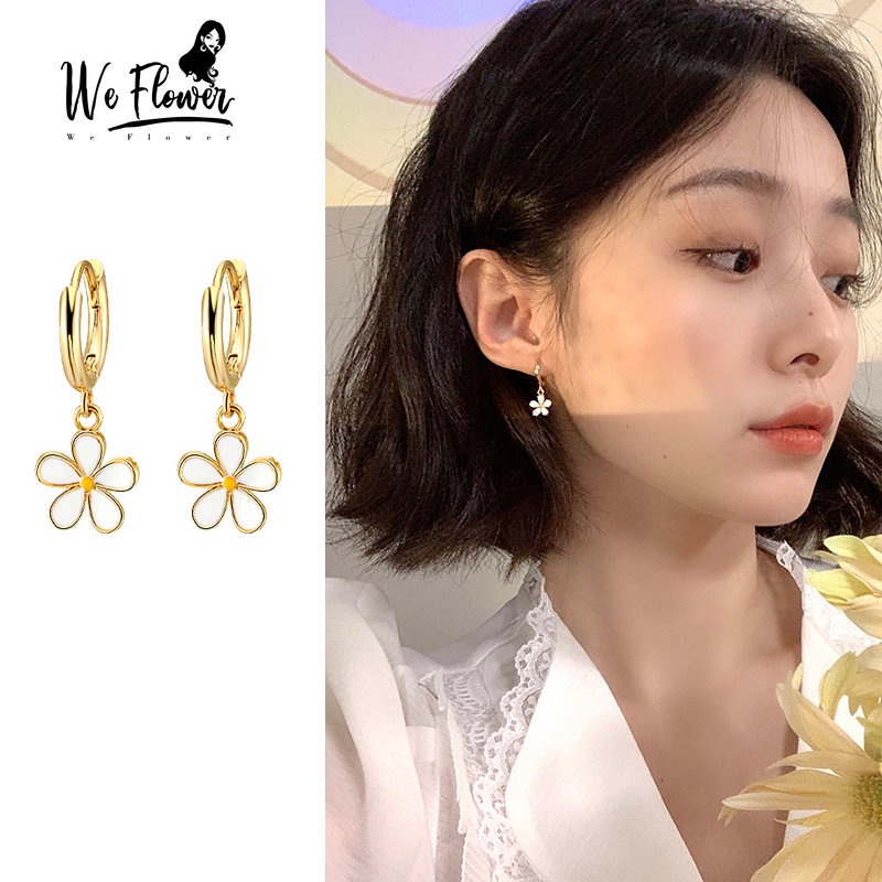 We Flower Anting Hoop Emas 14K Desain Bunga Daisy Kecil Putih Gaya Korea Untuk Wanita