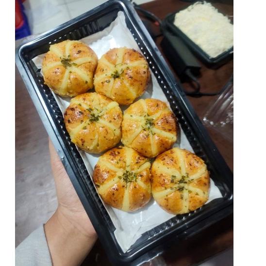

CODEi7I2u--1 BOX MINI'S GARLIC CHEESE BREAD ( 6 pcs)
