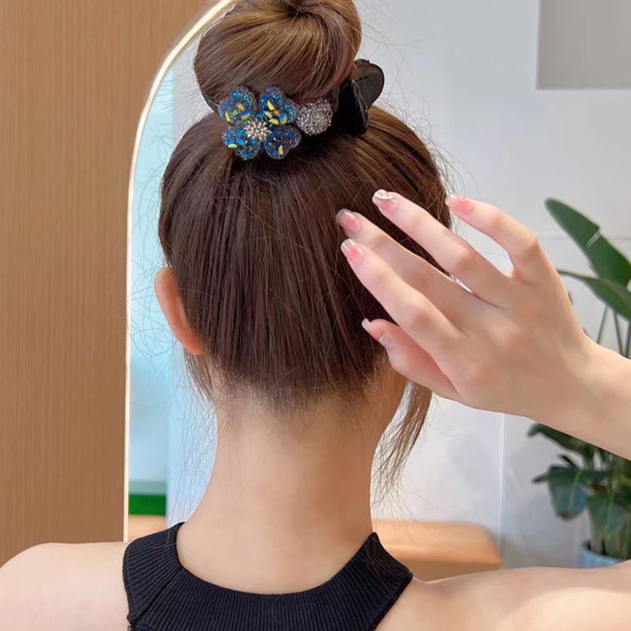 Jepit Rambut Bentuk Bunga Aksen Kristal Berlian Imitasi Bahan Akrilik Gaya Korea Retro Untuk Wanita