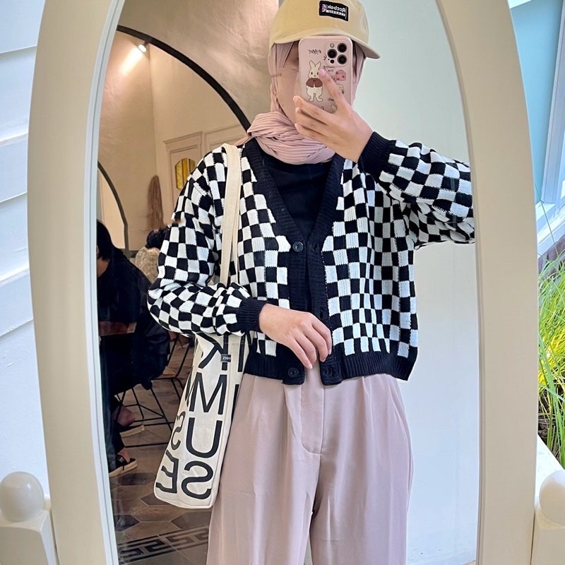 Leoni Crop Cardy - Cardigan Wanita Motif Catur Kotak