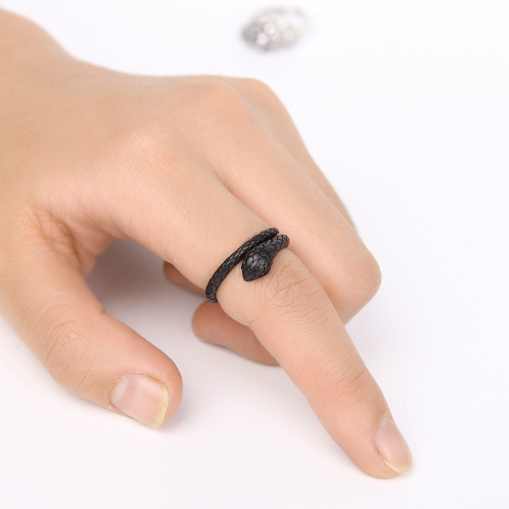 Cincin Model Terbuka Bentuk Ular Warna Hitam Silver Gaya Retro Unik Untuk Pasangan