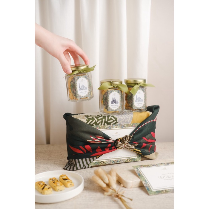 

[COD] Fitri Hampers A by Hampers & Cookies