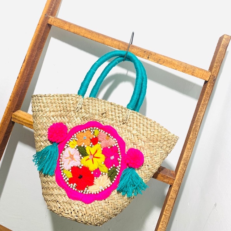 Tas bangkok/tas anyaman hias/tas anyaman bali/oleh oleh bali/tas rotan/tas pompom/tas rajut/tas