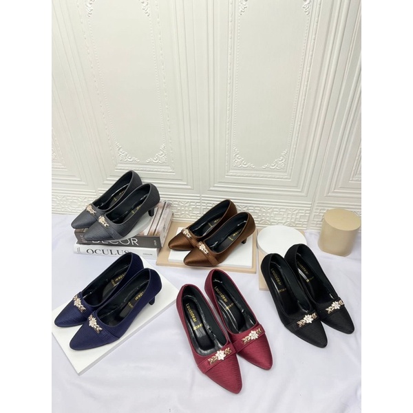 MEDAN Sepatu wanita bahan satin hells 3 cm