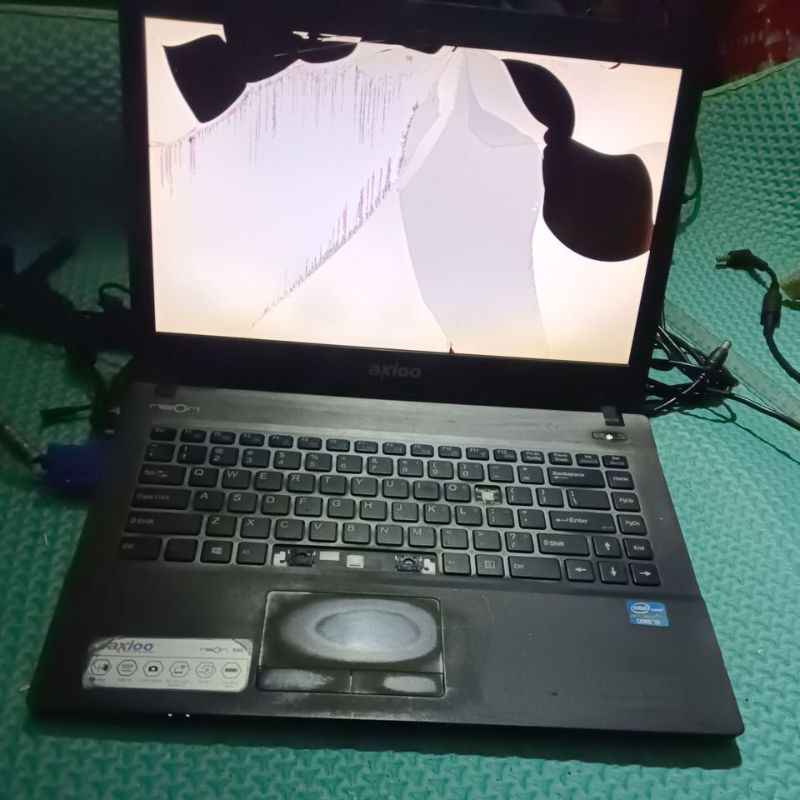 Core i5 AXIOO NEON RNE LEPTOP