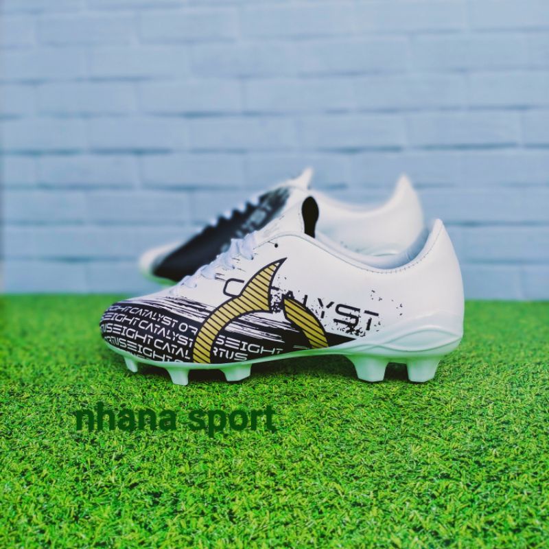Sepatu bola ortuseight catalyst Revenge putih