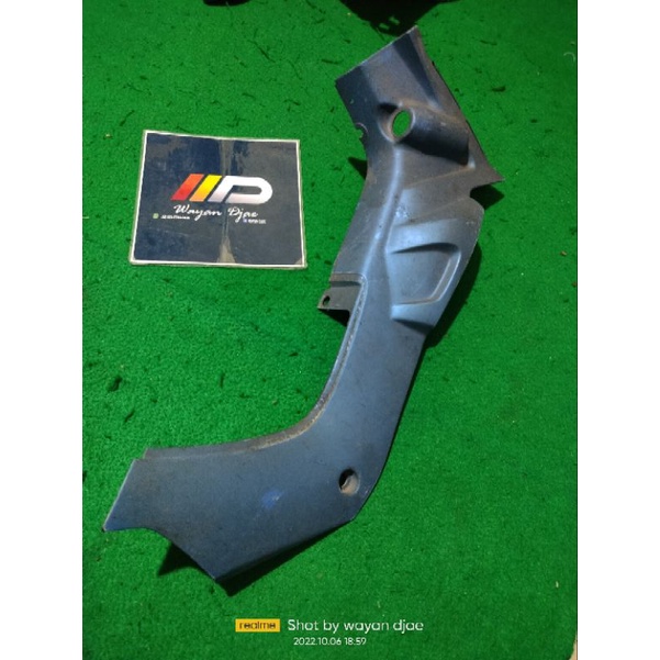 Cover sayap dalam Yamaha crypton sebelah kanan original bekas