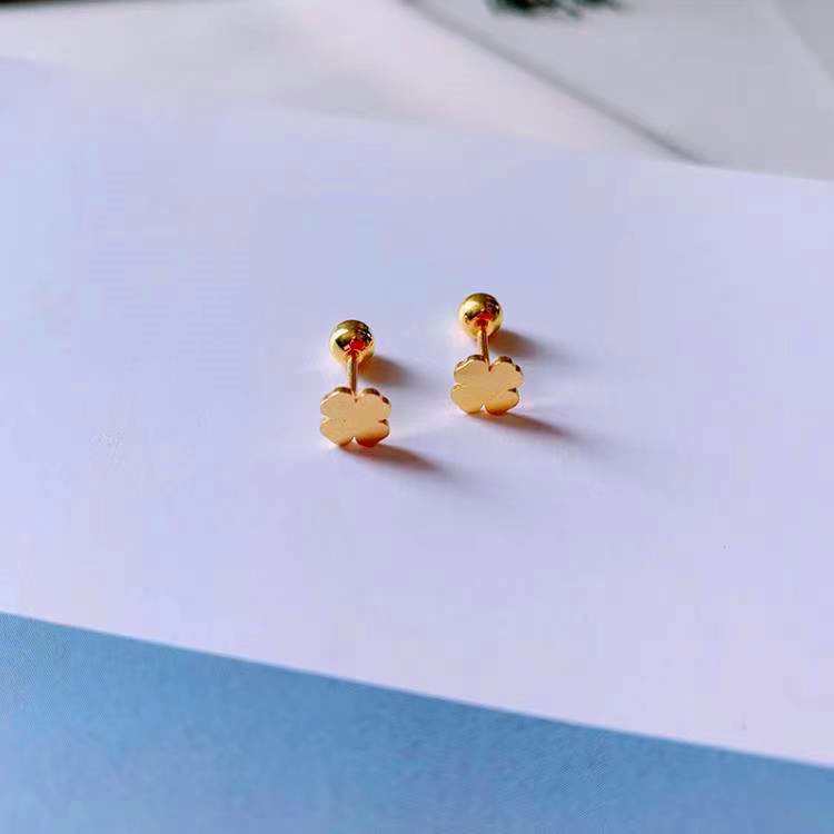 Anting Bahan Titanium Steel Anti Pudar Bentuk Clover