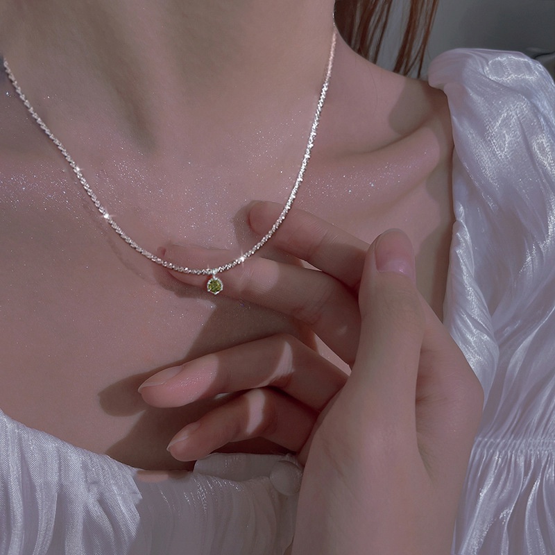 Kalung Rantai Klavikula Liontin Zircon Hijau Berkilau Warna Perak Gaya Korea Untuk Wanita
