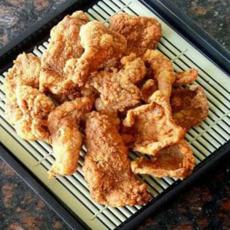 

Sudah READY.. KRIPIK KULIT AYAM KRISPY PEDAS DAUN JERUK 2KG FN8