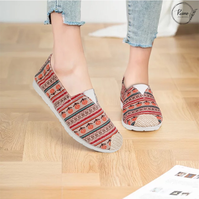 Sepatu Slipon Flatshoes Wanita Simple dan Elegant - B208