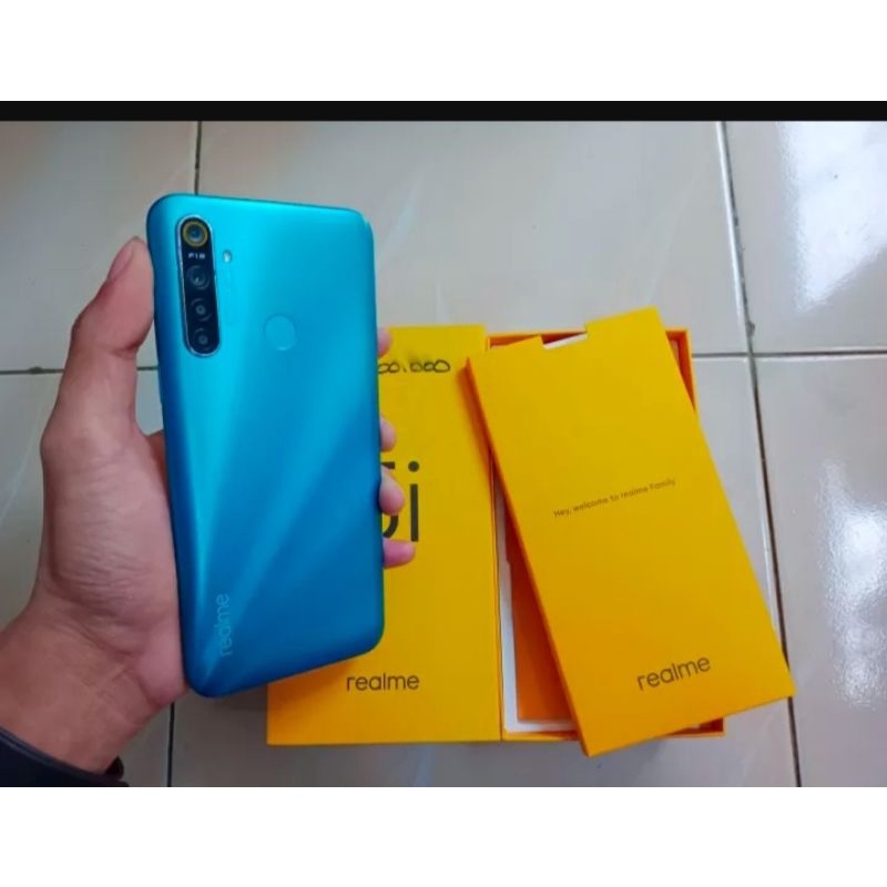handphone realme5i second warna biru