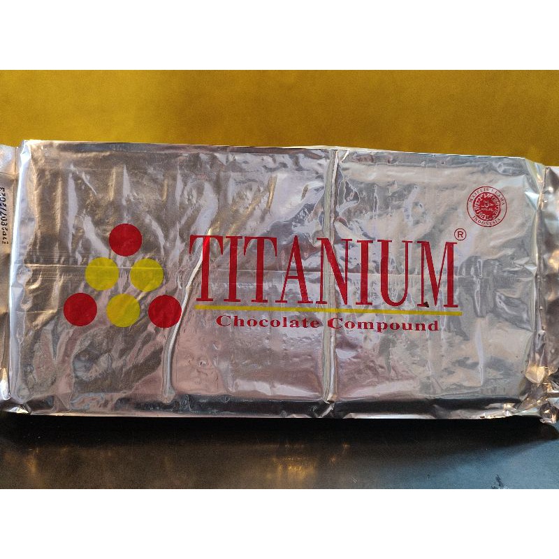 

Cokelat Dark Compound Ekonomis Titanium - 1kg