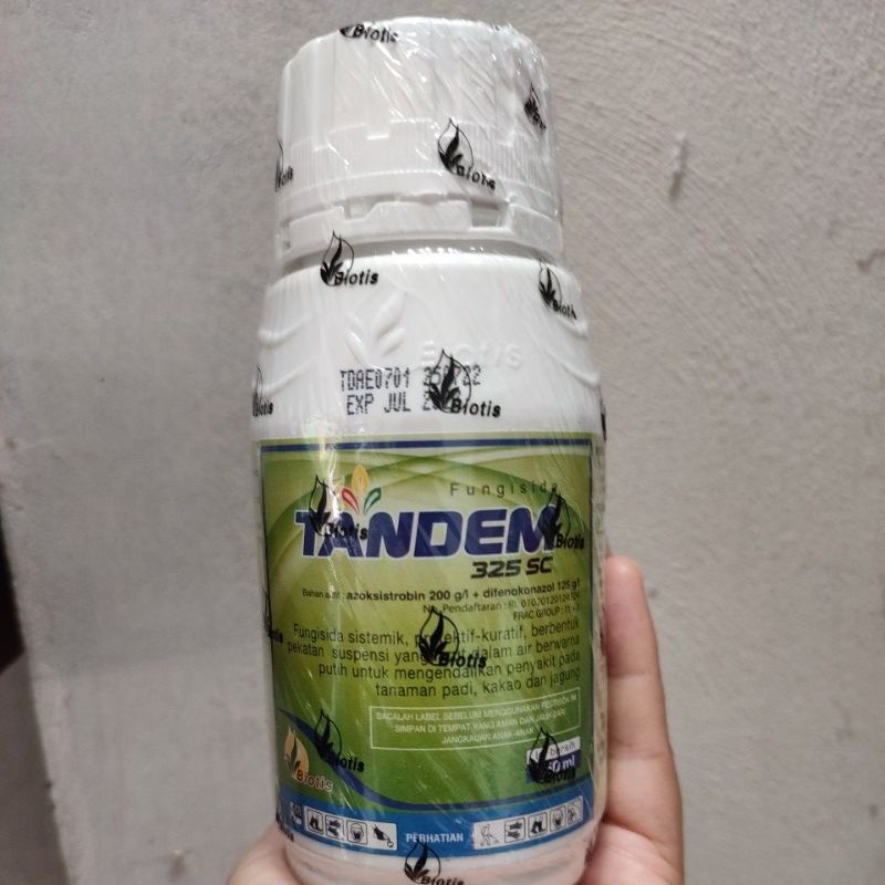 TANDEM 325 SC FUNGISIDA SISTEMIK BAHAN AKTIF AZOKSISTROBIN + DIFENOKONAZOL 250 MILI
