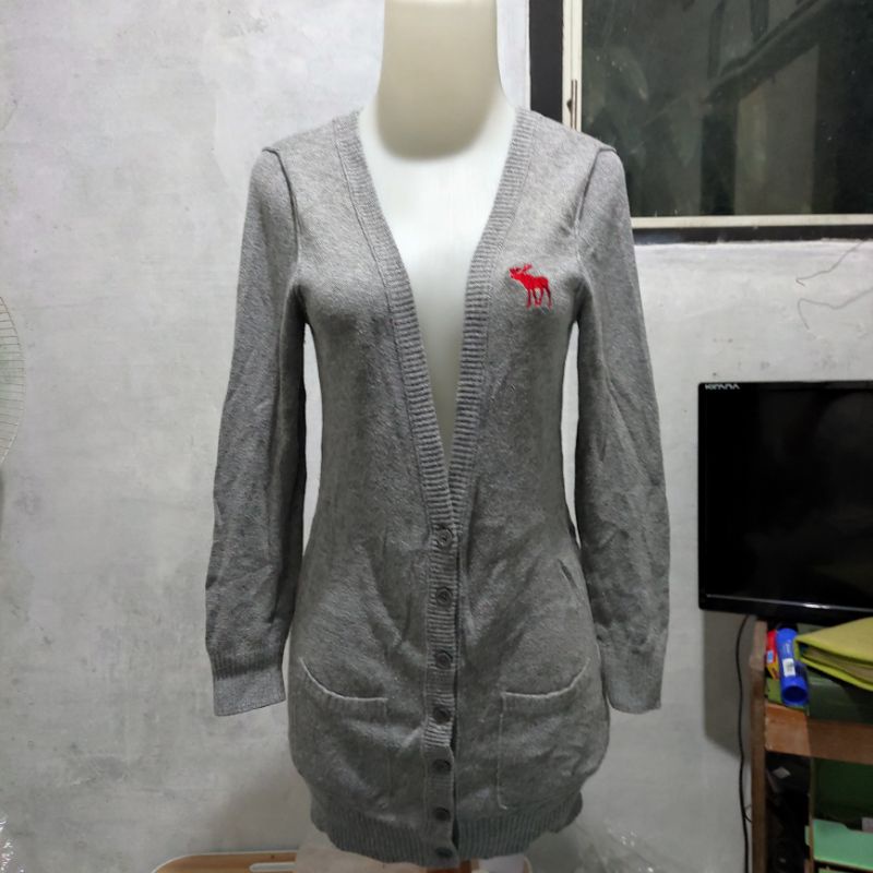 Abercrombie gray knit cardigan  woman size M