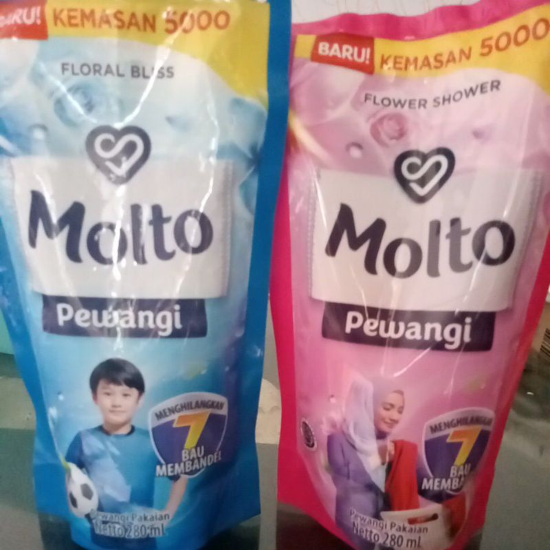 Molto Pewangi Pakaian 280 ml