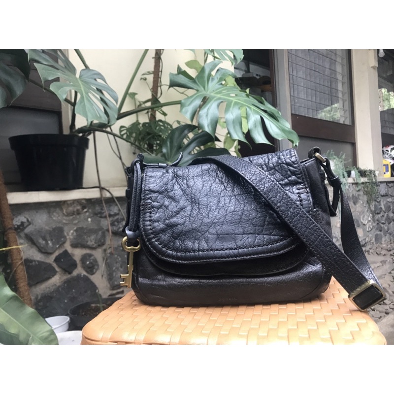 preloved fossil peyton mini black rare with key fossil gold original tas slempang mini imut