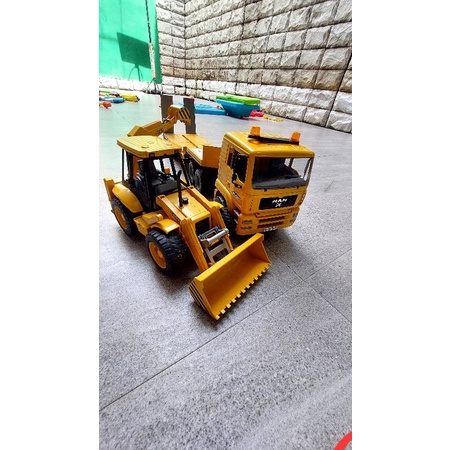 PRELOVED MASI BAGUS BRUDER TOY EXCAVATOR TRUCKJIKA MAU GOJEK KONFIRMASI DULU SAYA AKAN RUBAH BERATNY