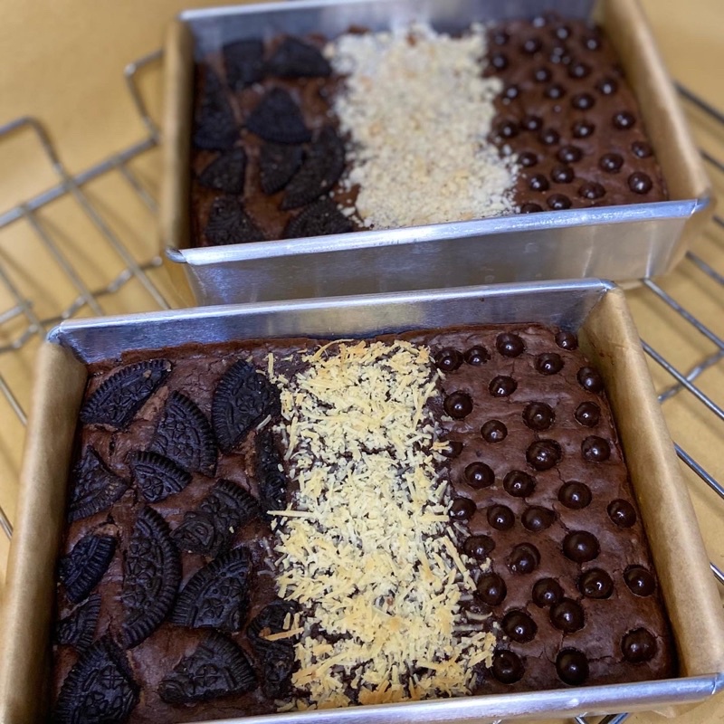 

Fudgy brownies small size | Brownies panggang | Fudgy brownies | kado ulang tahun | kue ulang tahun | Brownies custom | Brownies sekat | kado natal | gift natal | hampers natal | brownies panggang