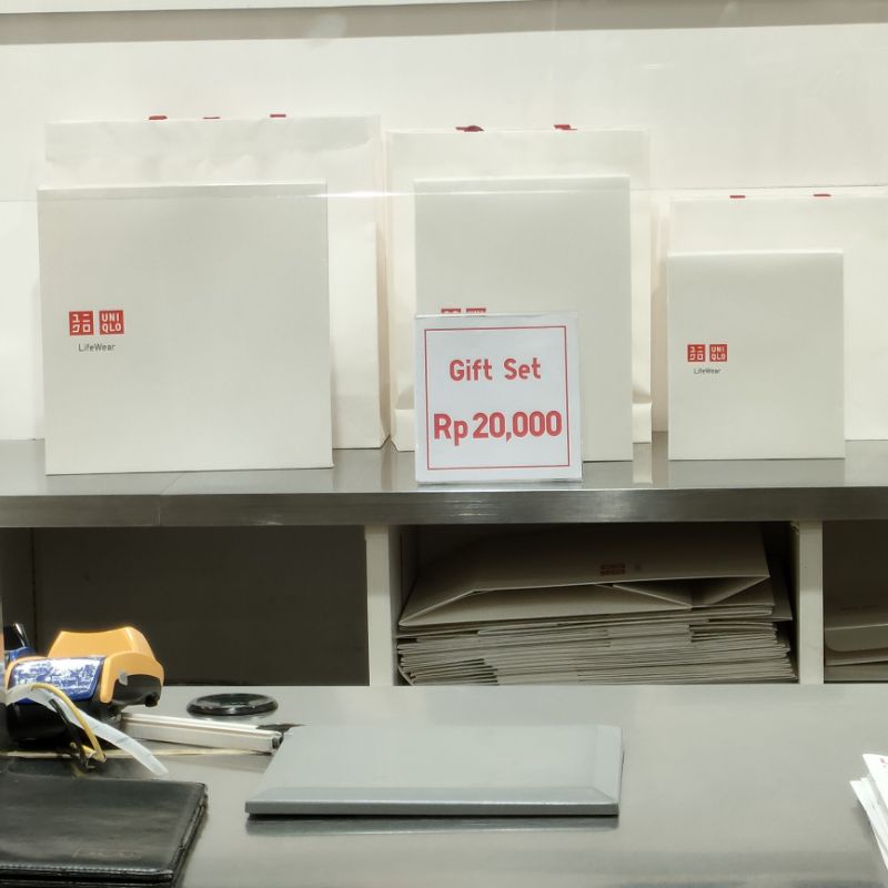 Extra Box Uniqlo Gift Box jastip jasa titip