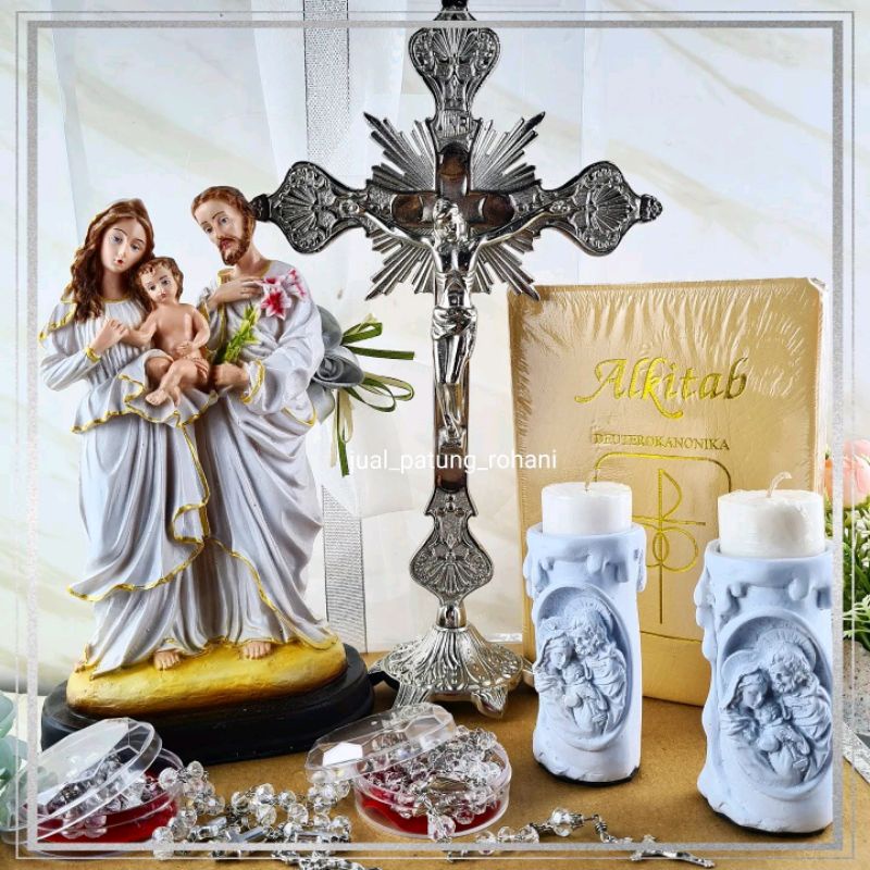 Set Hantaran Pernikahan Keluarga Kudus Berdiri Salib Duduk Logam