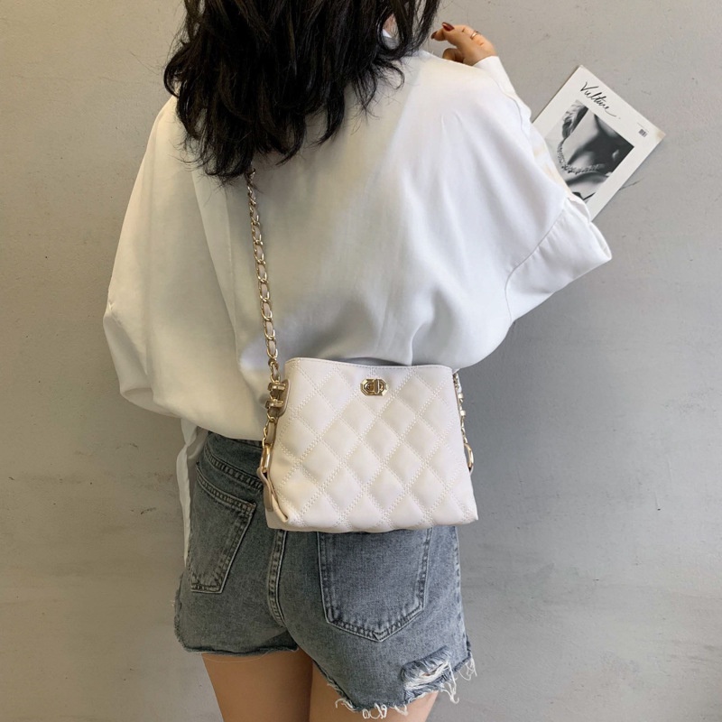 【COD】READY Tas Wanita Tas Rantai Tas Selempang Wanita Import Lingge Messenger Tas Kecil Versi Korea Baru Tas Bahu Trendi Tas Wanita Sederhana Dan Serbaguna Tas Ponsel Mini