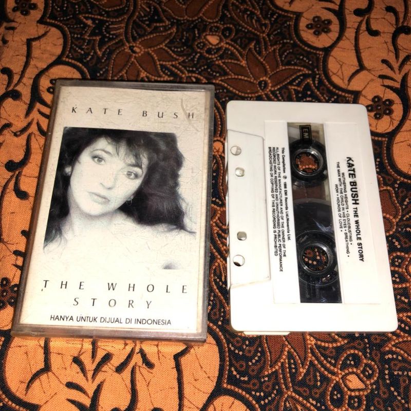 Kaset pita:KATE BUSH-The Whole story