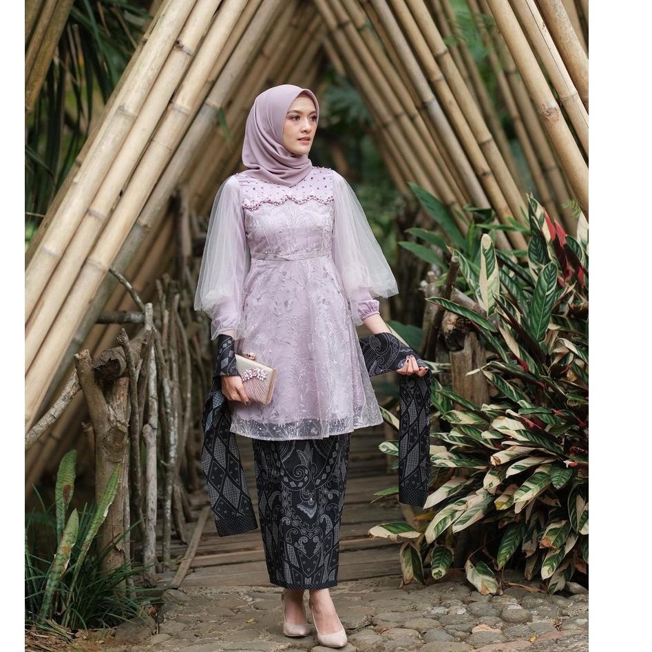 MRD.18Oc22ᴿ ‑ WOU BATIK - Kebaya Batik Couple Laura Kebaya Brokat Tille Mutiara Mix Payet Premium Ro