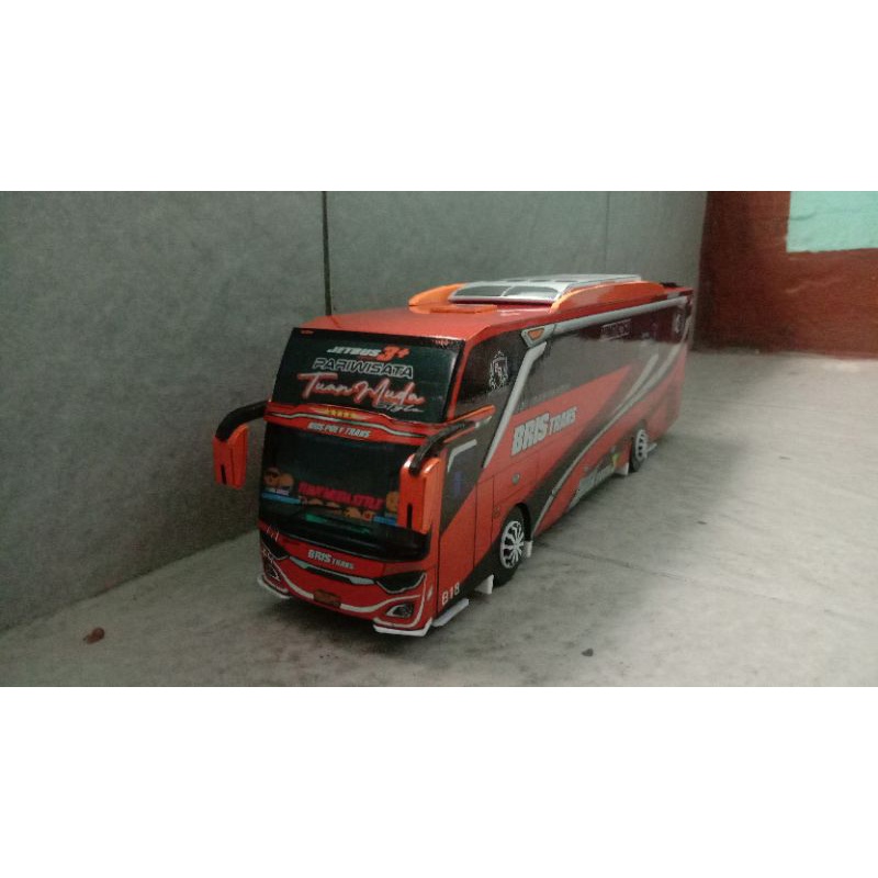 Miniatur Papercraft Bus Bris Trans Skala 50