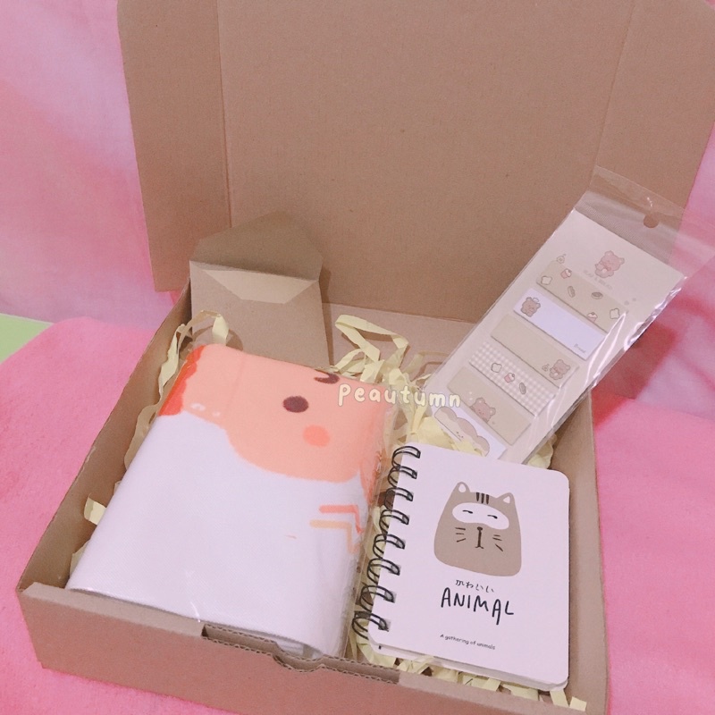 

Hampers Tote Bag dan Alat Tulis Kado Ulang Tahun Hadiah Ultah Wisuda Totebag Notebook Sticky Notes Pembatas Buku Lucu Gift Box Untuk Anak Sahabat Teman Adik