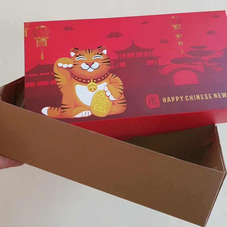 

5 Pcs Kardus Imlek isi 3 Toples Persegi 350 Gr Box Kue CNY Motif Lucky Tiger Packaging Kotak Hampers Size 25x25x7 cm