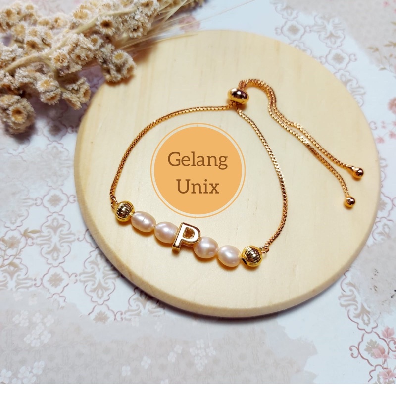 Gelang serut titanium mutiara air tawar lombok mix huruf inisial