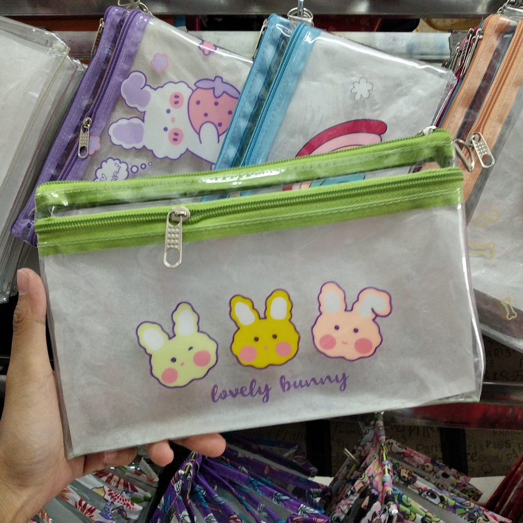 

POUCH SERBAGUNA BAHAN MIKA TRANSPARAN ANEKA MACAM MOTIF / POUCH MAKE UP / POUCH MIKA MOTIF LUCU