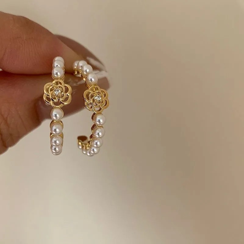 Anting Tusuk Bentuk Bunga Kamelia Hollow Hias Mutiara Imitasi Gaya Perancisretrosimple Untuk Wanita