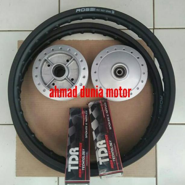 Paketan velg honda astrea grand velg dan jari jari baru. Tromol nya bekas copotan ori.