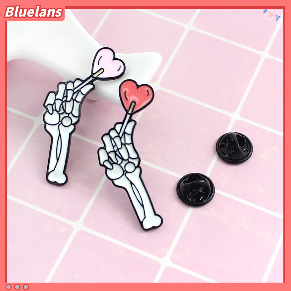 Bros Pin Enamel Bentuk Kerangka Tangan Hati Untuk Dekorasi Halloween