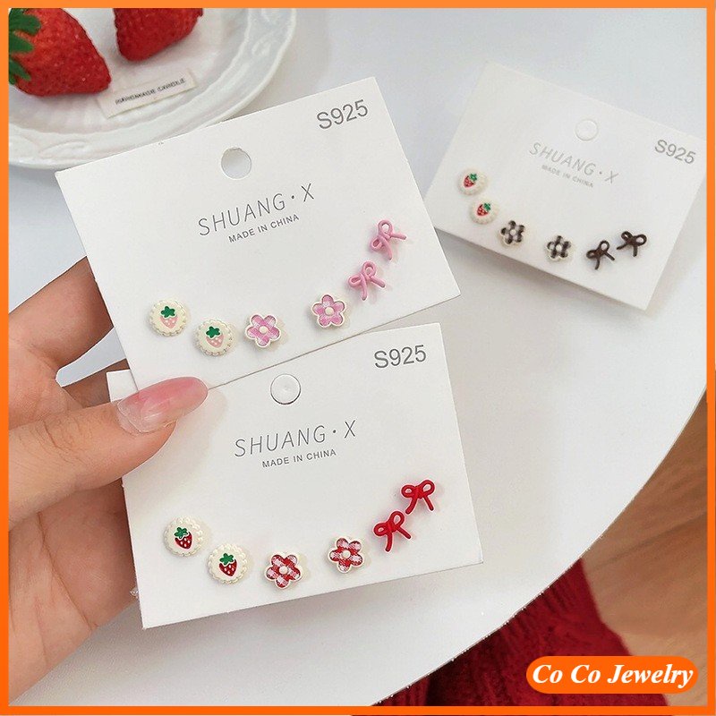 Anting Tusuk Gantung Bahan Sterling Silver 925 Desain Strawberrypita Gaya Simple Untuk Wanita