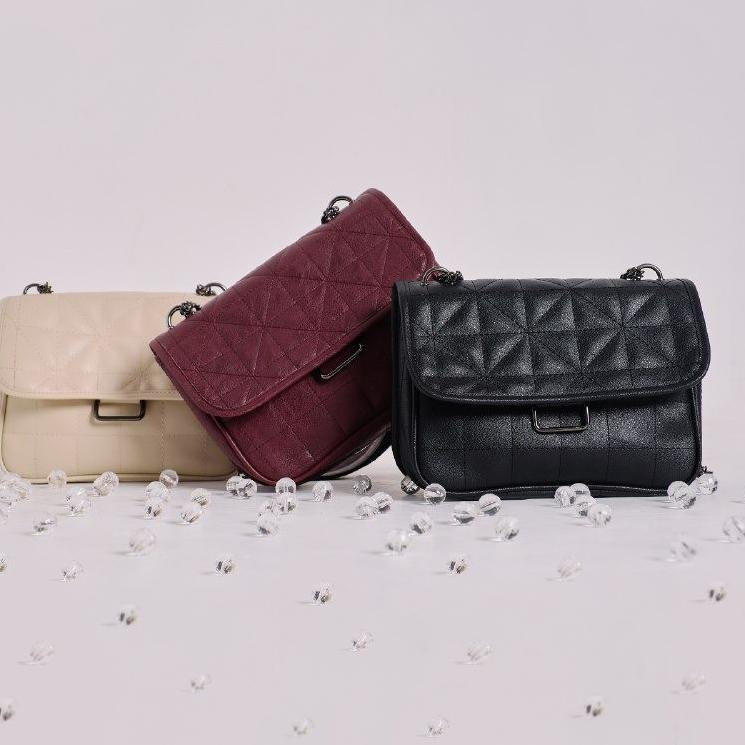 Serbuuuu.. GIYOMI ID - Milan Bag + Box