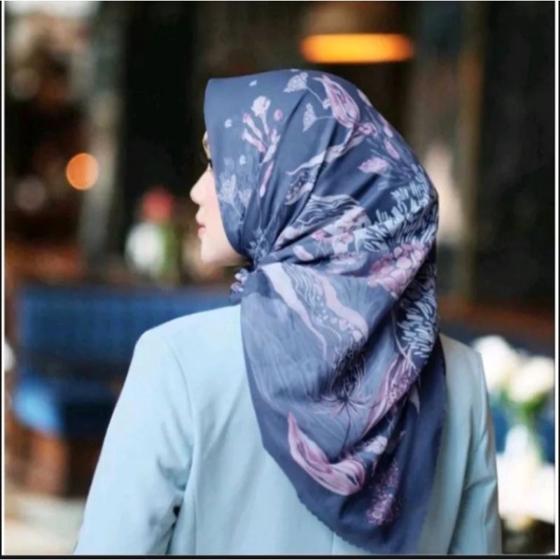 terlaris  Hijab segi empat motif Rihana mild Biru Terbaru / hijab deenay murah/ hijab segi empat mur