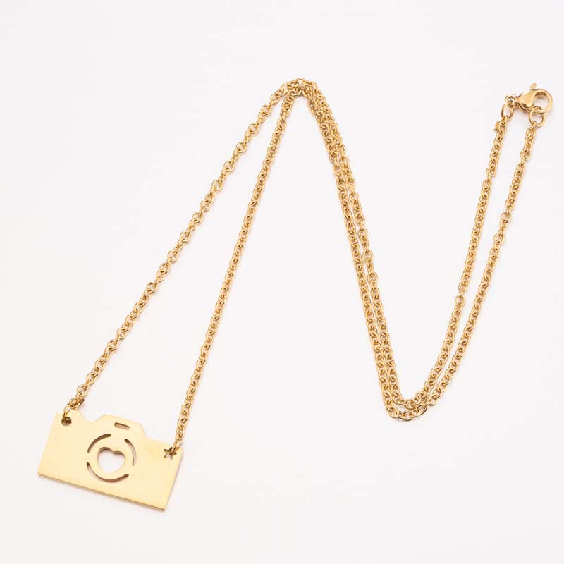 New Girl's Geometric Hollow Heart Shaped Pendant Necklace ins European and American Camera Collar Chain