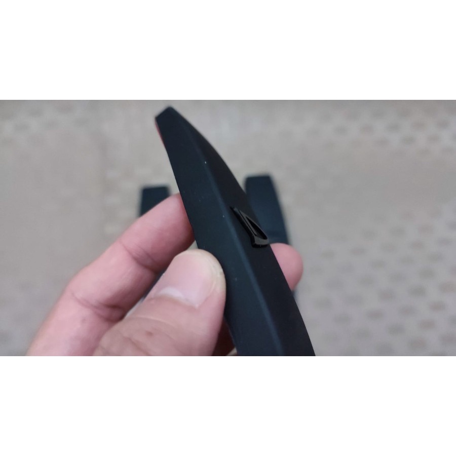 Door Guard / Karet Penahan Pintu Daihatsu 10 x 2.5 cm Hitam