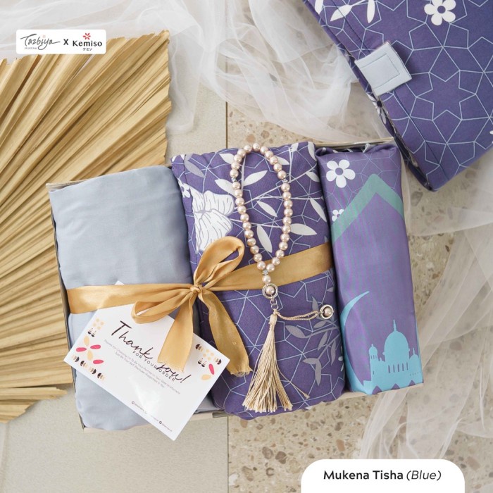

MUKENA DAN SAJADAH TAZBIYA X KEMISO SPECIAL GIFT/KADO/HAMPERS/HADIAH - TISHA BLUE