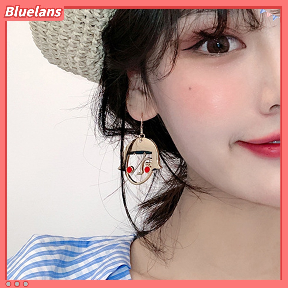 Anting Kait Gantung Wanita Bahan Alloy Desain Wajah Wanita Hollow Untuk Hadiah Ulang Tahun