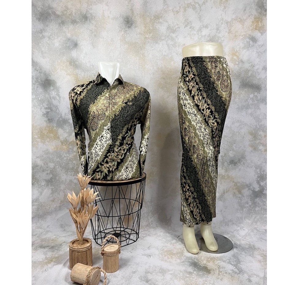 READY JUMBO!!! New Arrival - SHOPASHOP SOLO Batik Couple Rok Plisket &amp; Kemeja Batik Lengan Panjang / Batik couple / baju batik couple / batik set / batik lengan panjang / rok set